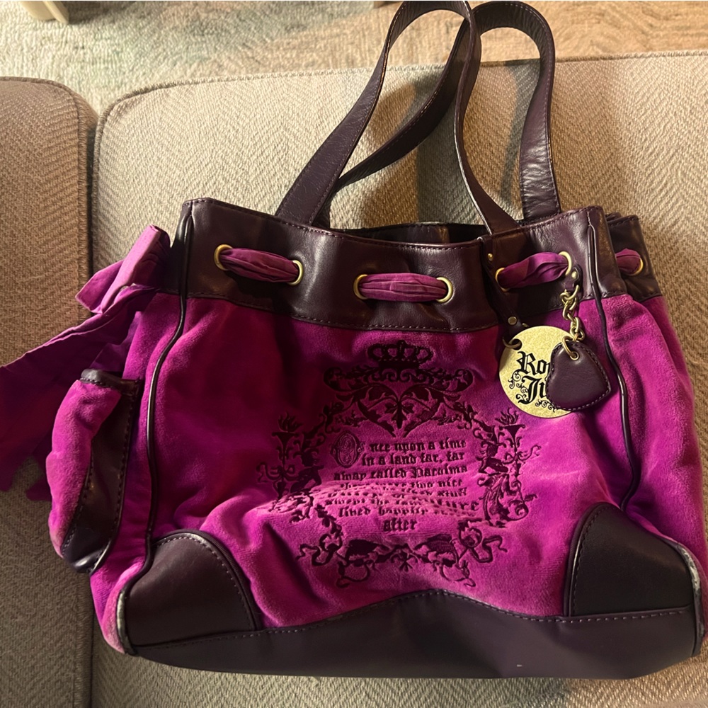 Juicy Couture Purse!!!! So cuteeee